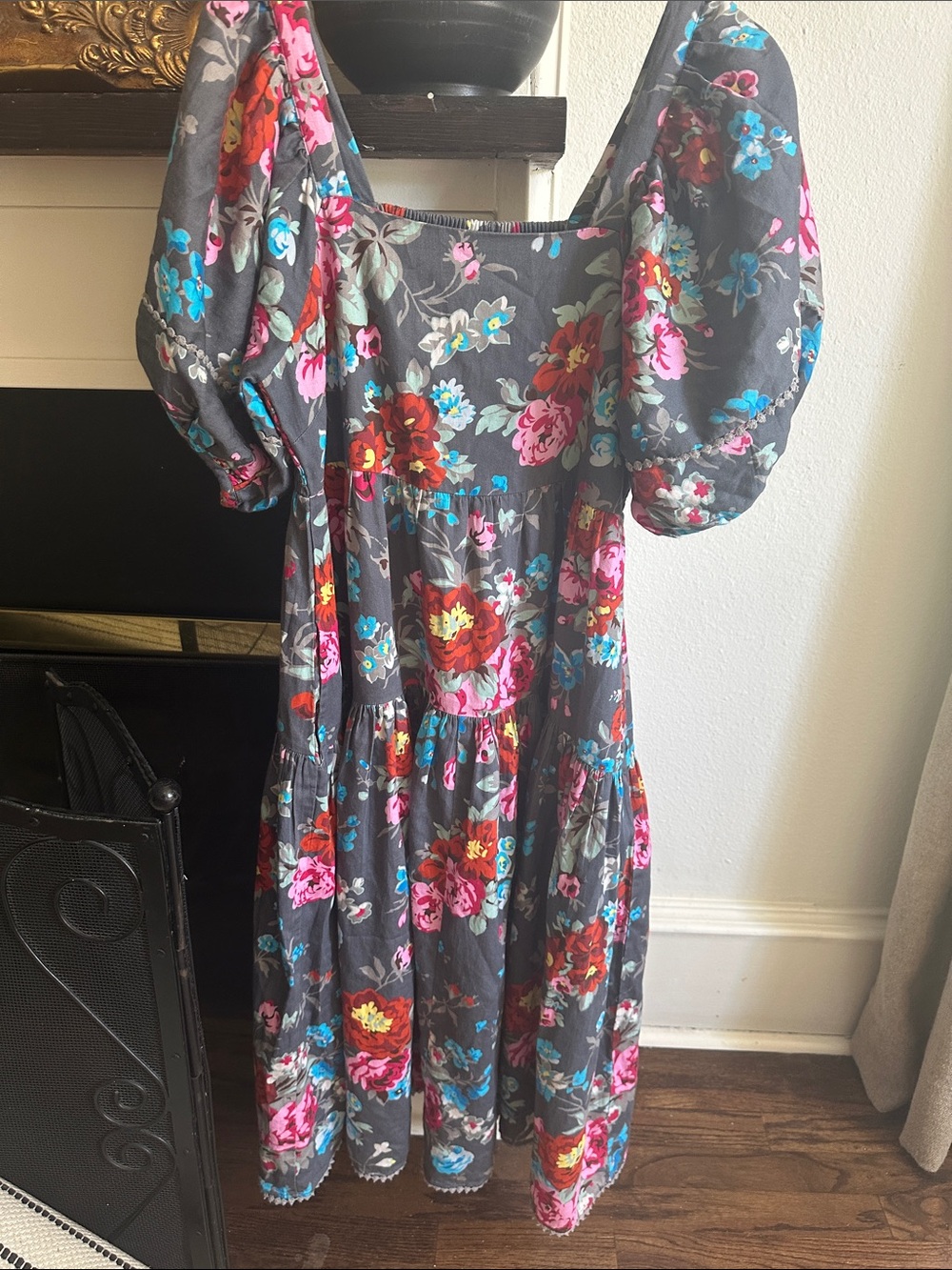 Floral Puff-Sleeve Midi Dress in Charcoal Gray